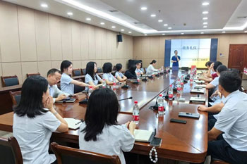 开展礼仪培训 提升服务水平